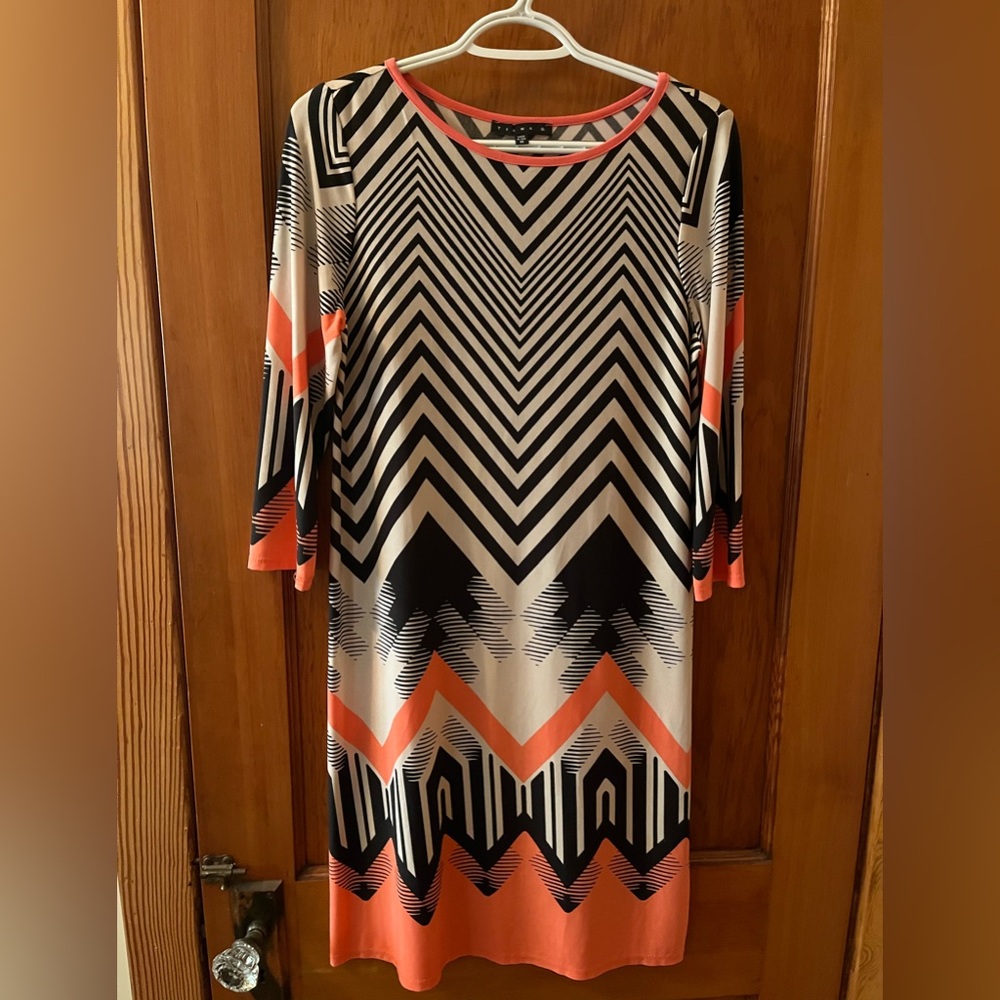 Super cute 3/4 sleeve geometric-design dress!!!